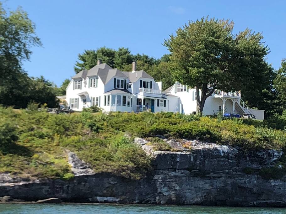 Walk the shoreline path in front of the cottage to a dock overlooking a small and active cove. Private Mooring for your boat.