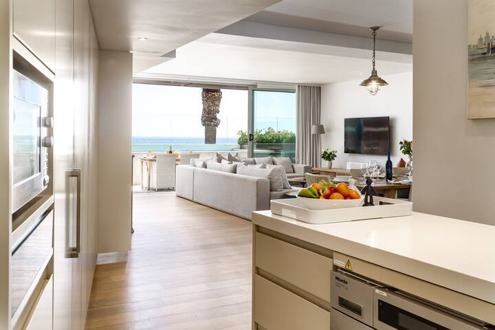 Stunning Apartment, Accross From The Ocean gallery image 3
