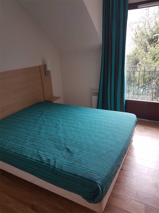 Une chambre séparée, lit 160.