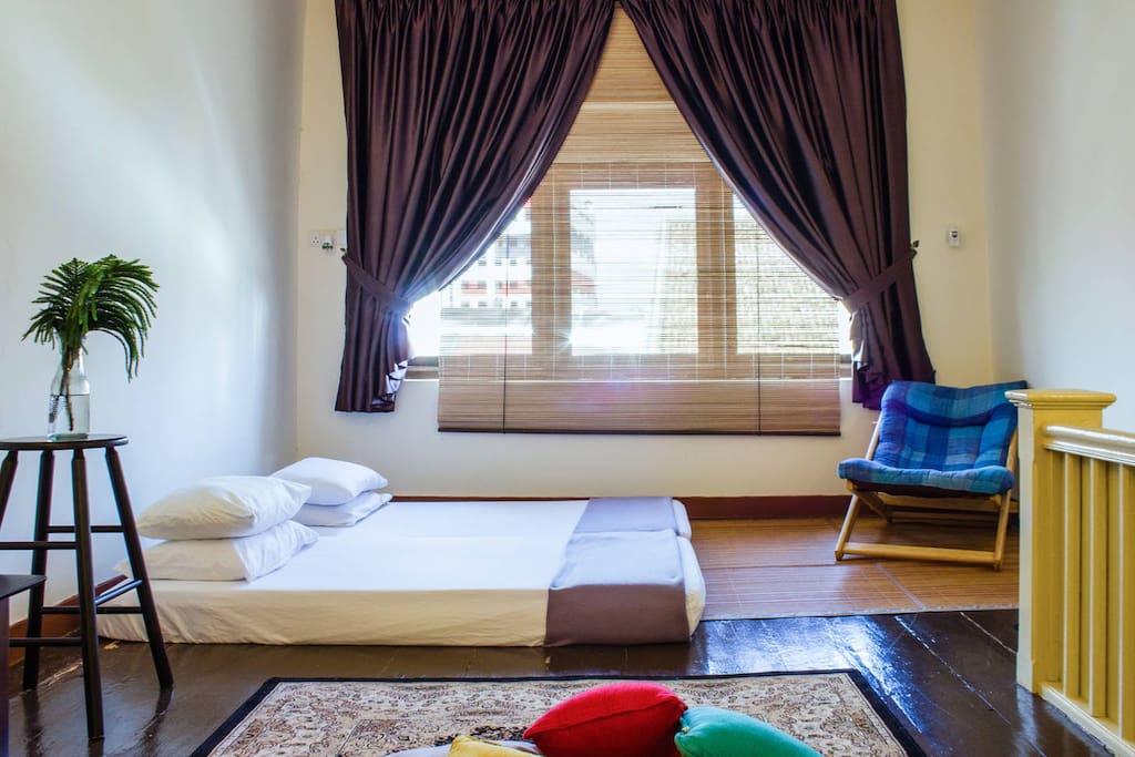 Bedroom 2 - 2 single beds