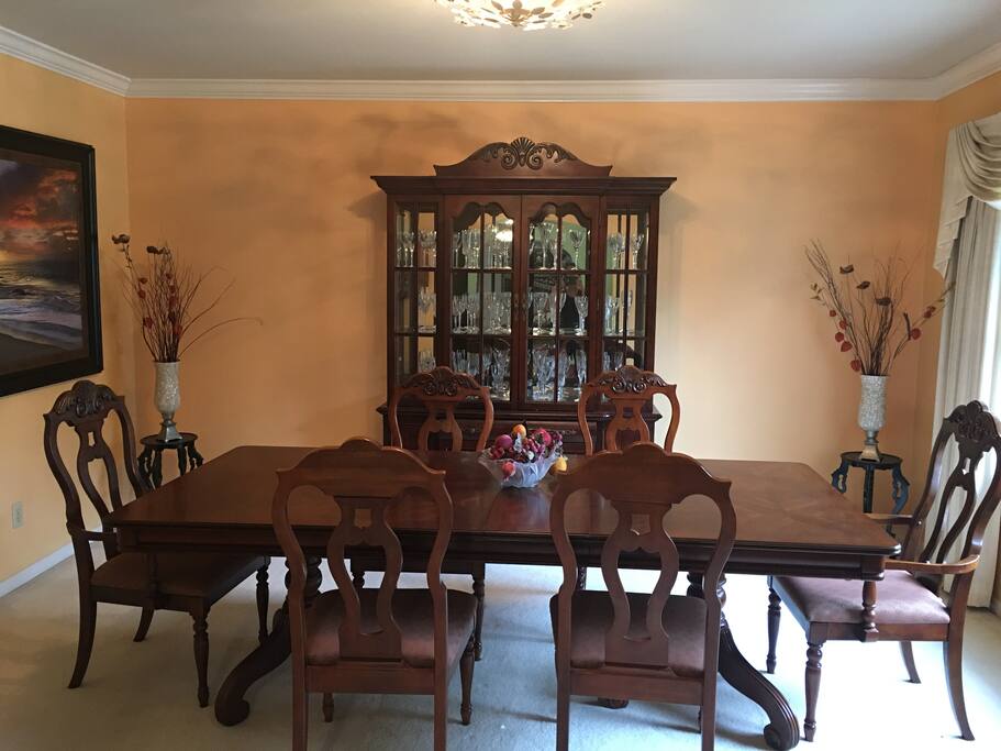 Formal dinning room