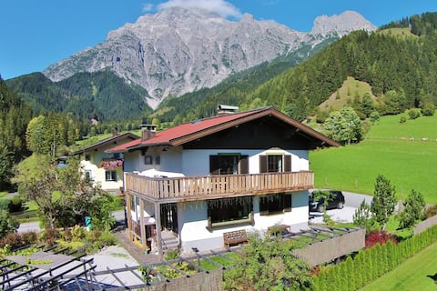 Leistungsstarkes Airbnb: Chalet in Leogang near Ski Slopes in Leogang
