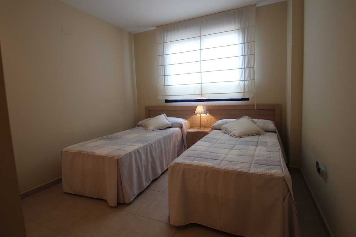 spavaća soba 2 kreveta 90