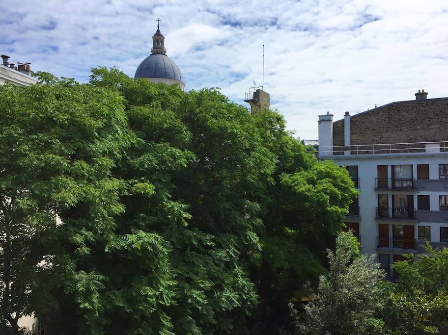View on the Panthéon from your bedroom :)