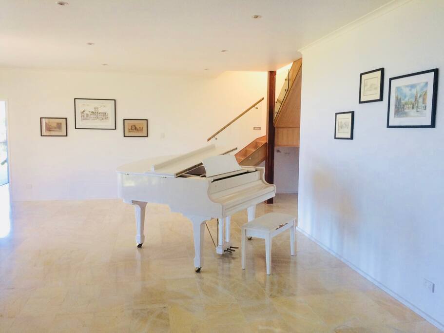Foyer / Main entrance.