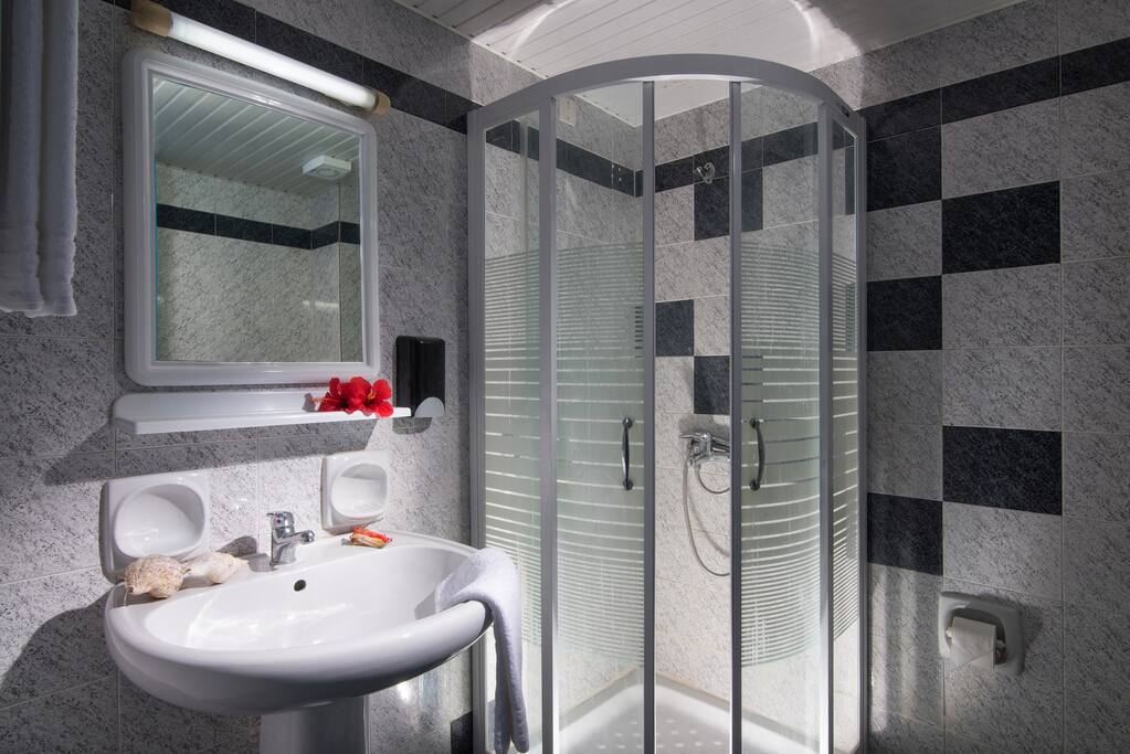 bathroom with shower cabin