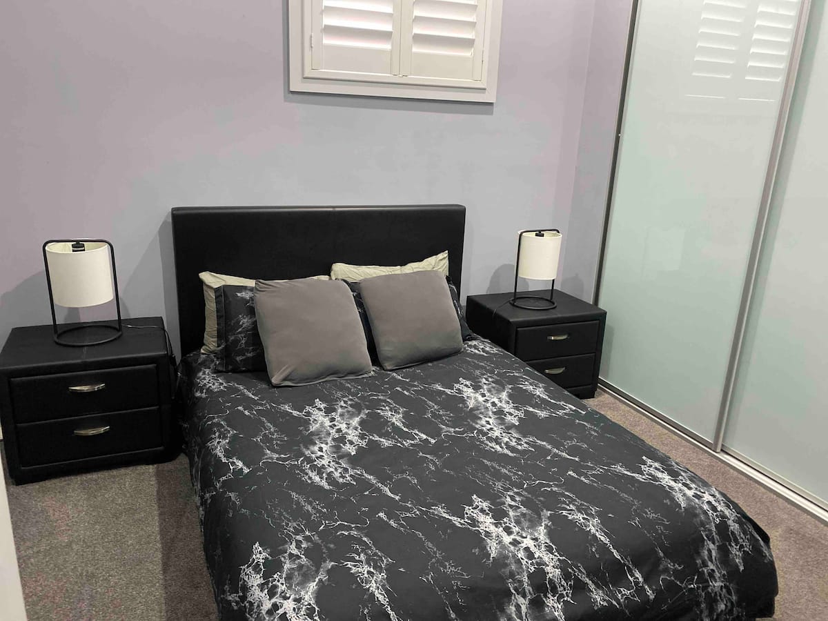 Cosy 4 Bedroom Home with Spa Quiet Location, photo 7