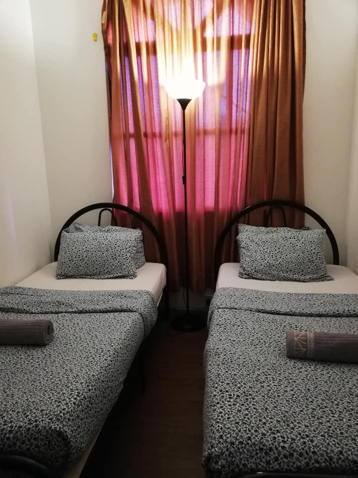 2 ერთადგილიანი საწოლი მე-3 საძინებელში