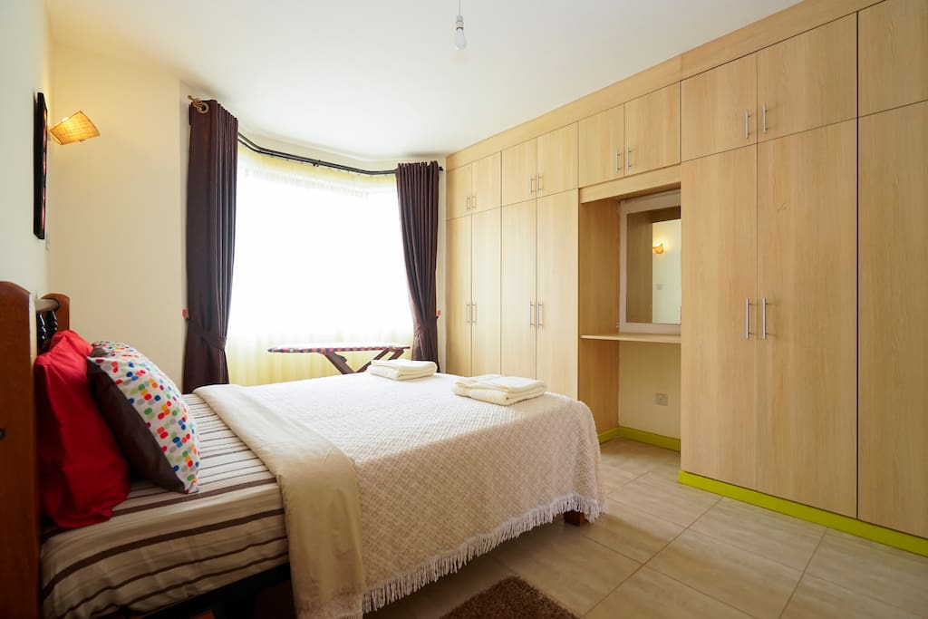 Deluxe suite with Queen size bed.