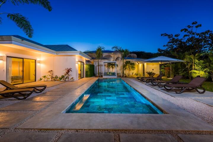 Stunning Oasis - 2 Villas | 2 Pools | 7 BR