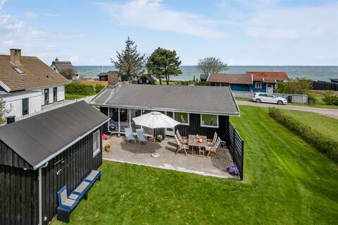 cottage with sea view 35 meters from lovely beach