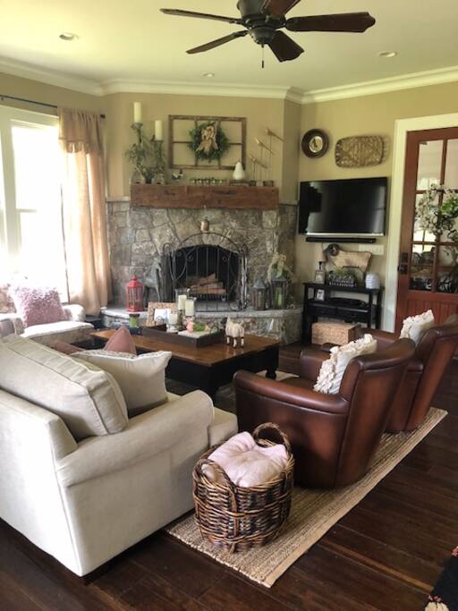 Main Living Room Area/Full screen TV
