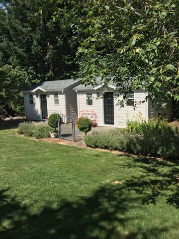 Upper Valley Mountain Hideaways (Garden Cottage)