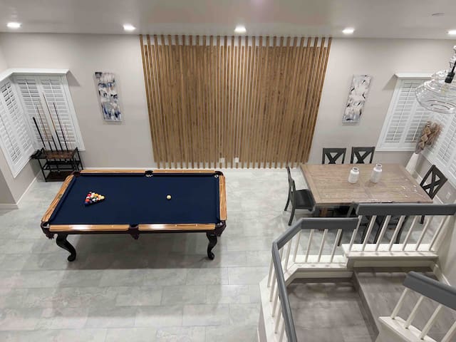 Fully remodel home 5 miles to strip with Pool