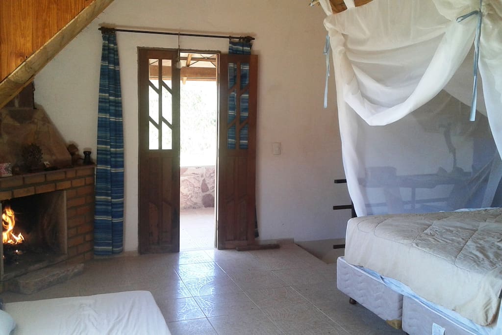Quarto Superior com varanda e rede.