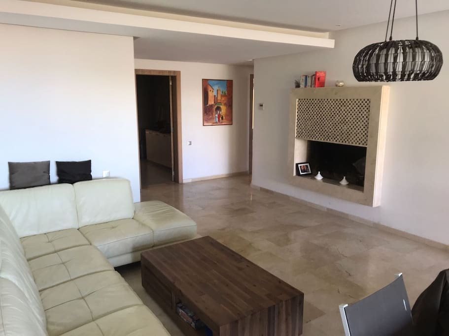 Salon avec feu ouvert-vue sur océan
Living room with open fire - Ocean view