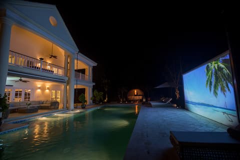 Villa Sunshine - outdoor movie screen, Pool heated