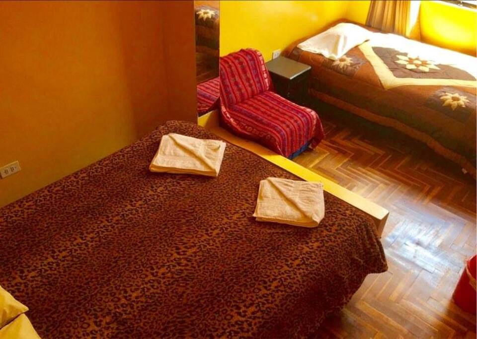 HABITACION DOBLE CON BAÑO "A" COMPARTIDO