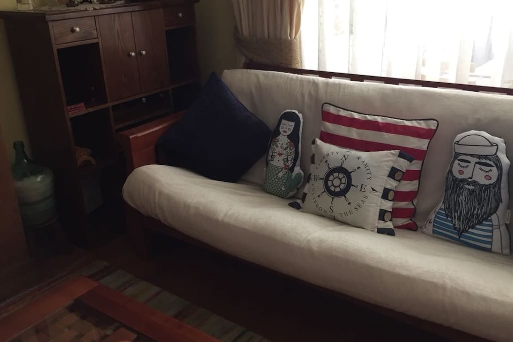 Sofá cama en el living para 2 personas
