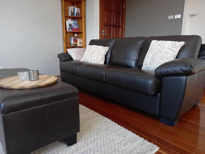 Peaceful Bush Retreat - Beautiful Views & Private - Sutherland Shire