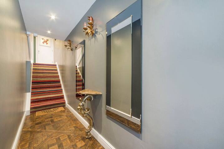 Amazing 3 bedroom moments from Oxford Street gallery image 2