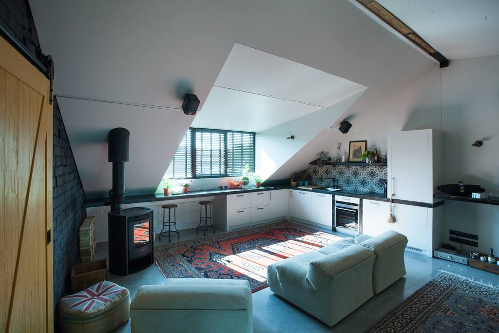 Livingroom with fireplace