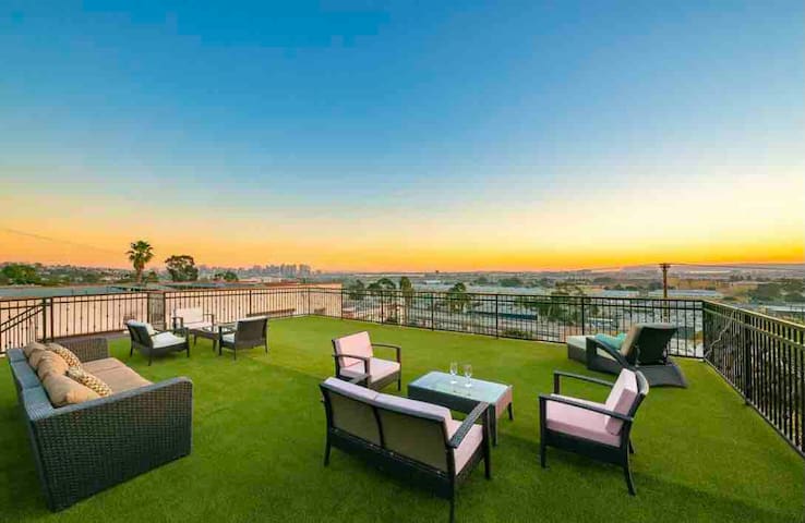 Stunning Views | Rooftop Vista, Pool & Spa gallery image 3