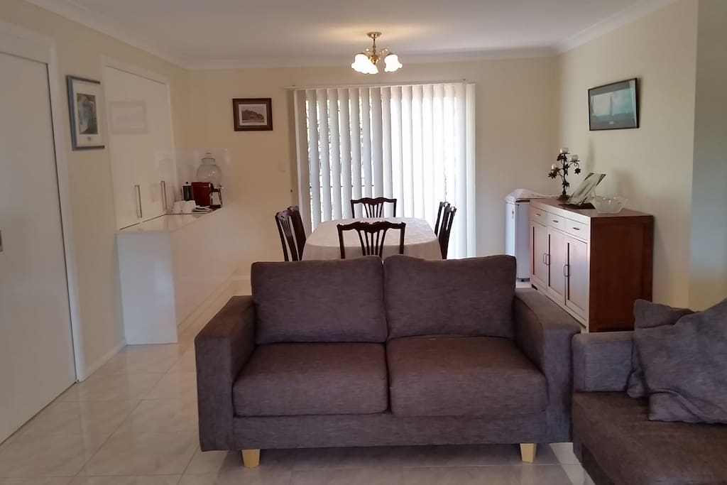 Guest dining & lounge