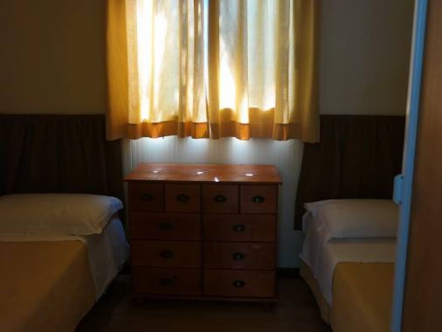 2 single beds bedroom