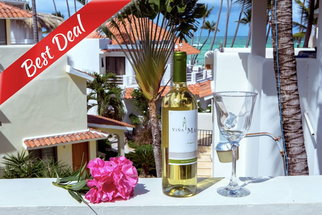 Sea view terrace with outside dinning area, BBQ and loungers