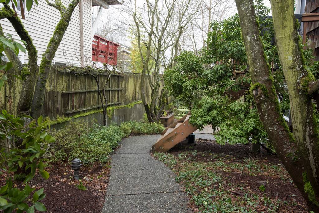 Walkway to the bnb entrance.