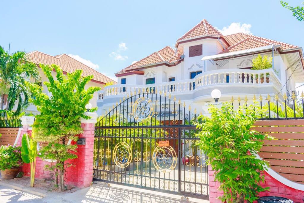 Amazing private villa 6 bedrooms with private pool.