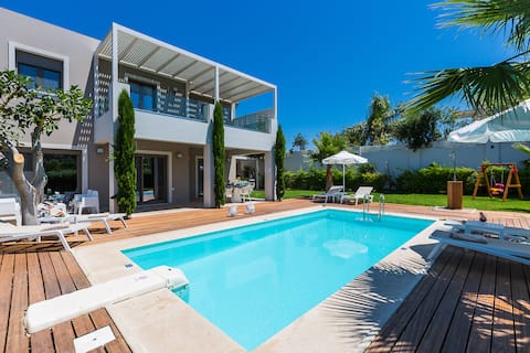 Vasia Villa, Pool, Playground & Close to the Beach