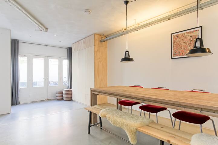 Modern & Big 1890’s house + terrace@cool area gallery image 3