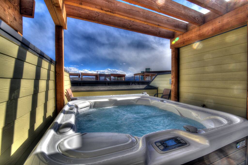 Roof Top Hot Tub - Soak Away the Day with VIEWS!