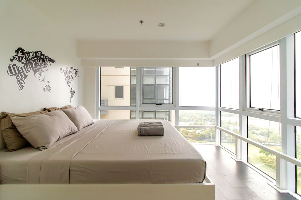 BGC Designer Loft Apartment 2 bedroom Golf View Condominiums for