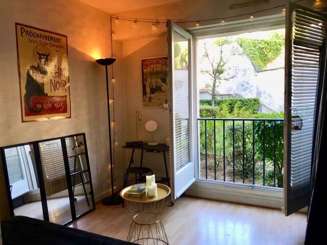 Studio calme avec parking à proximité du château