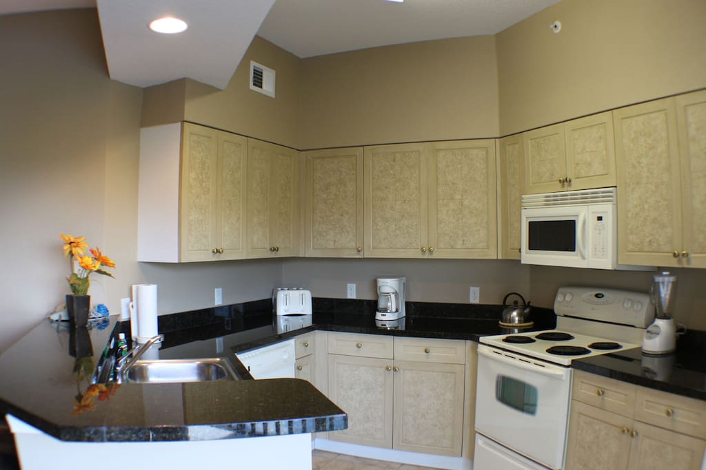 Fully Equipped Kitchen with Granite Work Surfaces