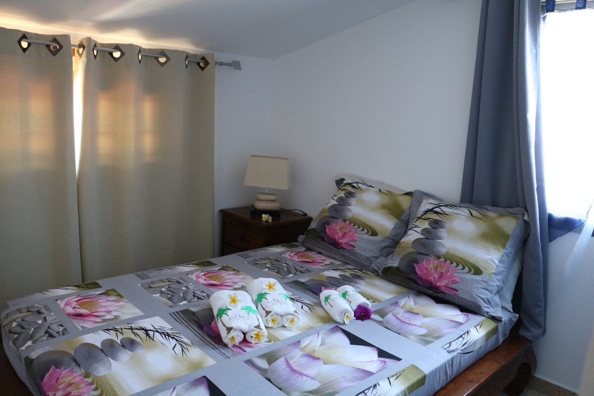 Lit Opium avec sa panoplie aux couleurs des îles