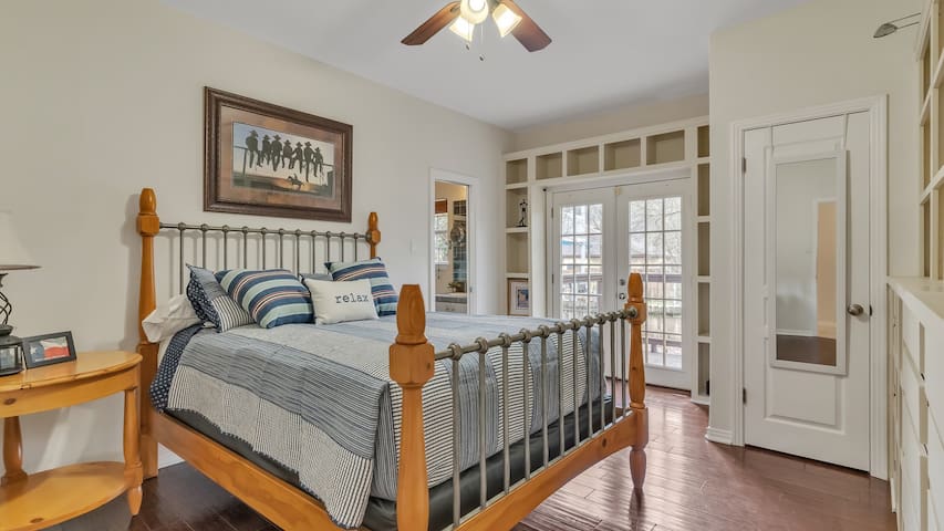Lake Austin Escape! gallery image 5