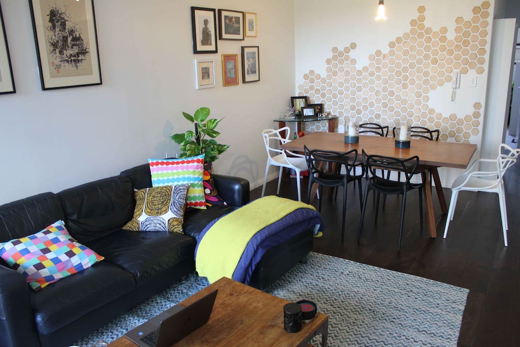 Living Space with dining table, lounge & netflix