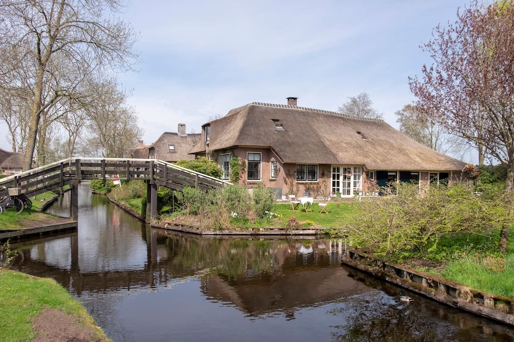 Het huis met bruggetje