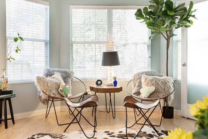 Eastside Bohemian Retreat gallery image 2