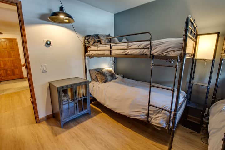 Bunk Room - Sleeps 4
4 Twin Beds