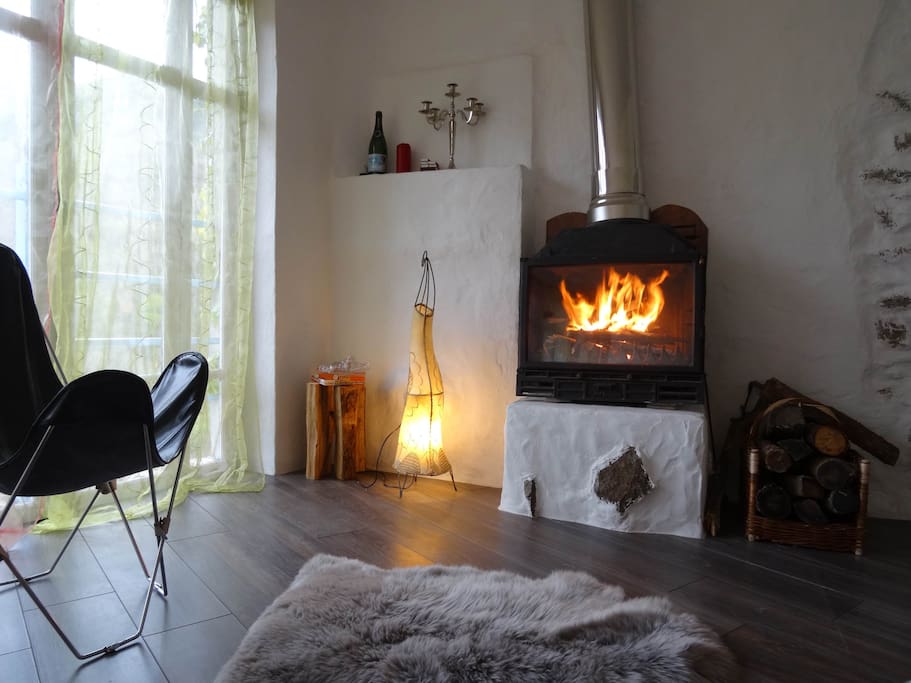Mooie winter houtkachel. Puur zen!