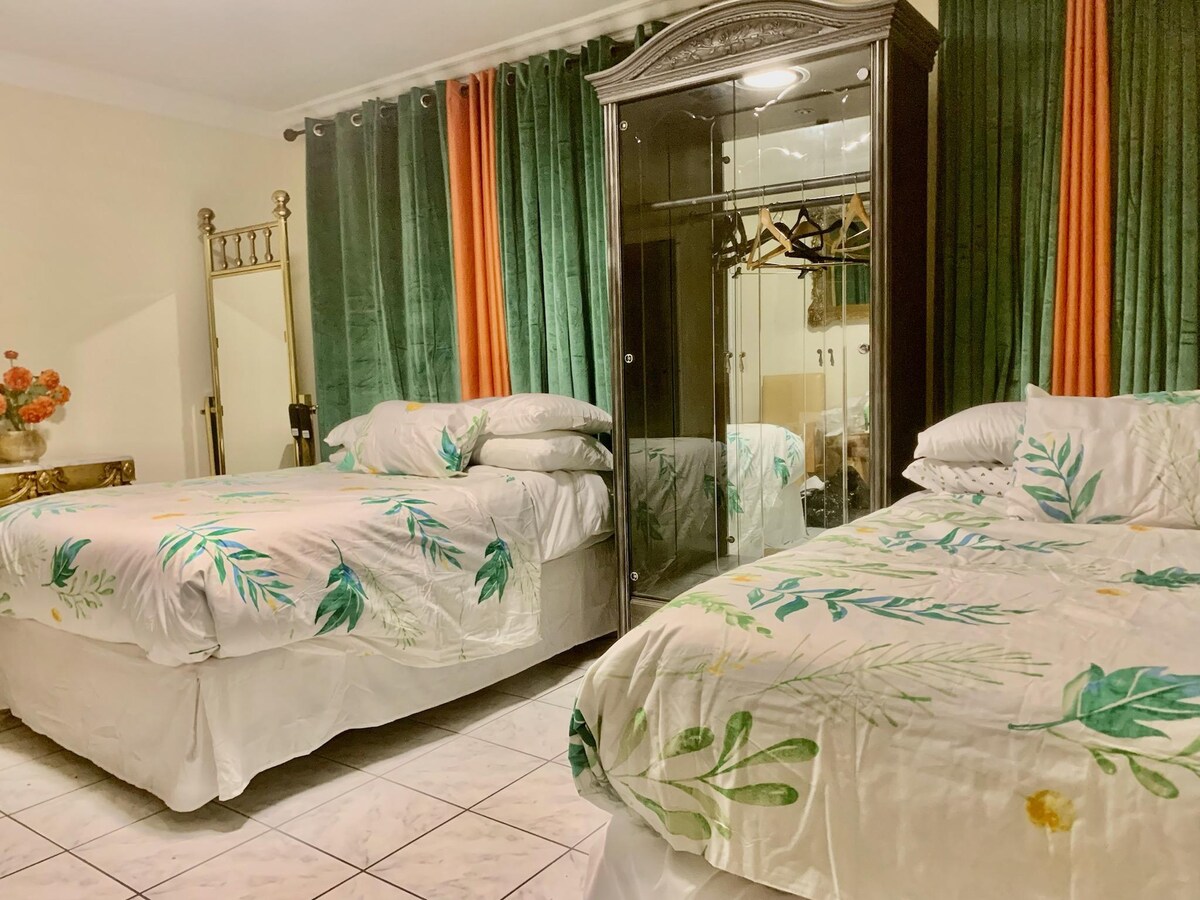 ที่พักสำหรับผู้เข้าพักสอง
คนเตียงขนาดใหญ่
