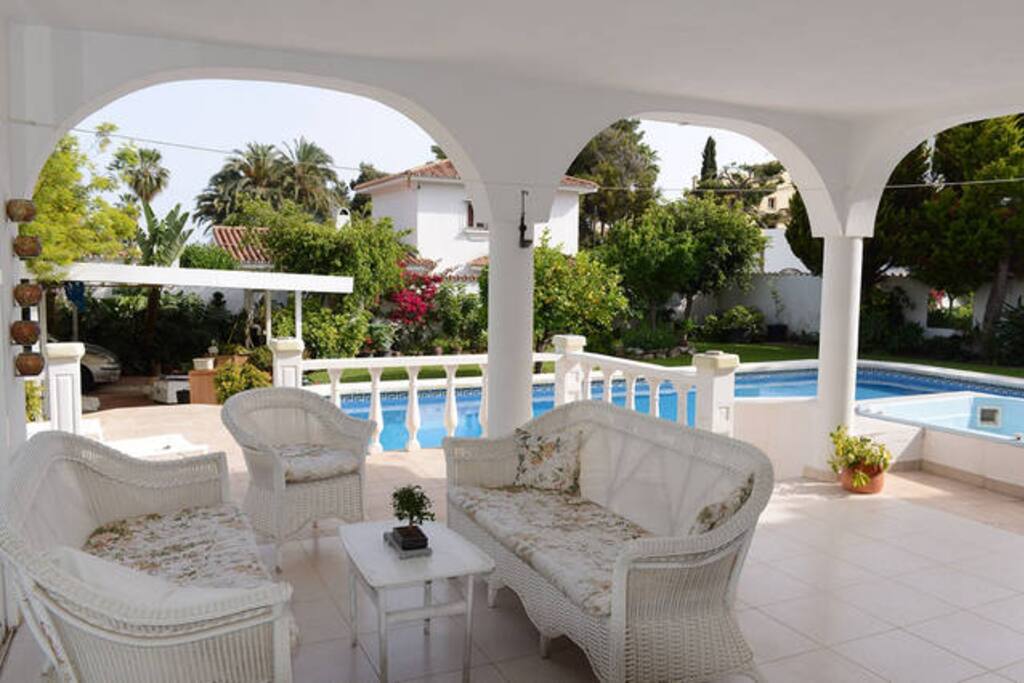 Full access to the pool and sitting area from dawn to dusk.