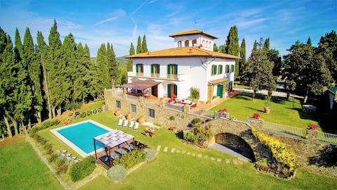 Villa Torre in Chianti 8 bedrooms, pool, Wi-Fi A/C