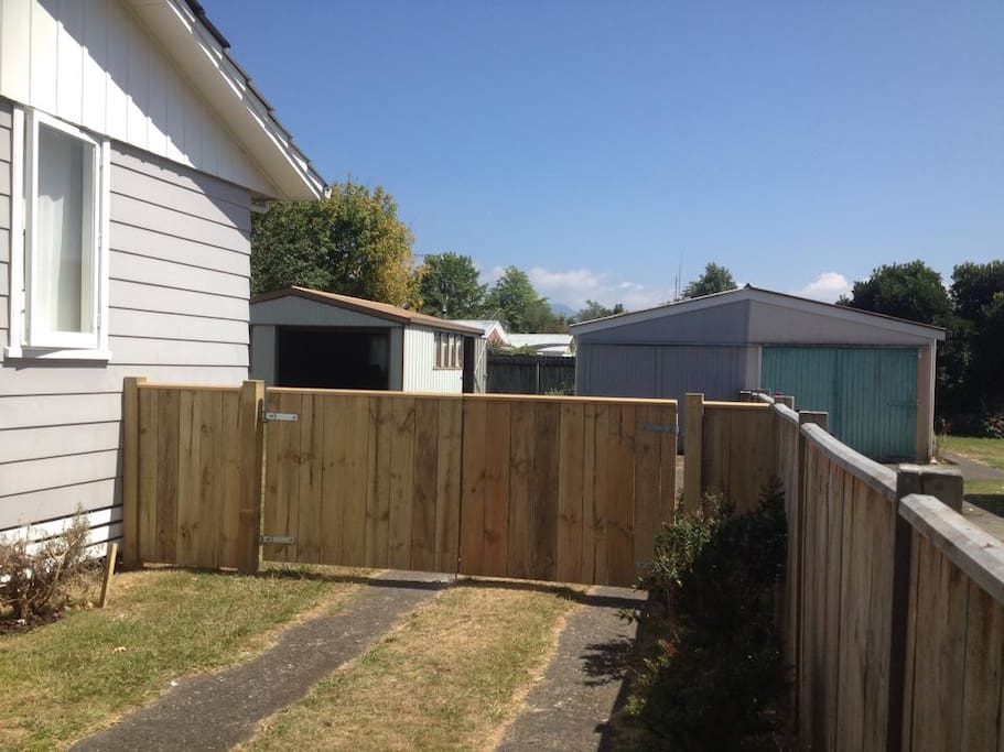 Gate to fully fenced back garden