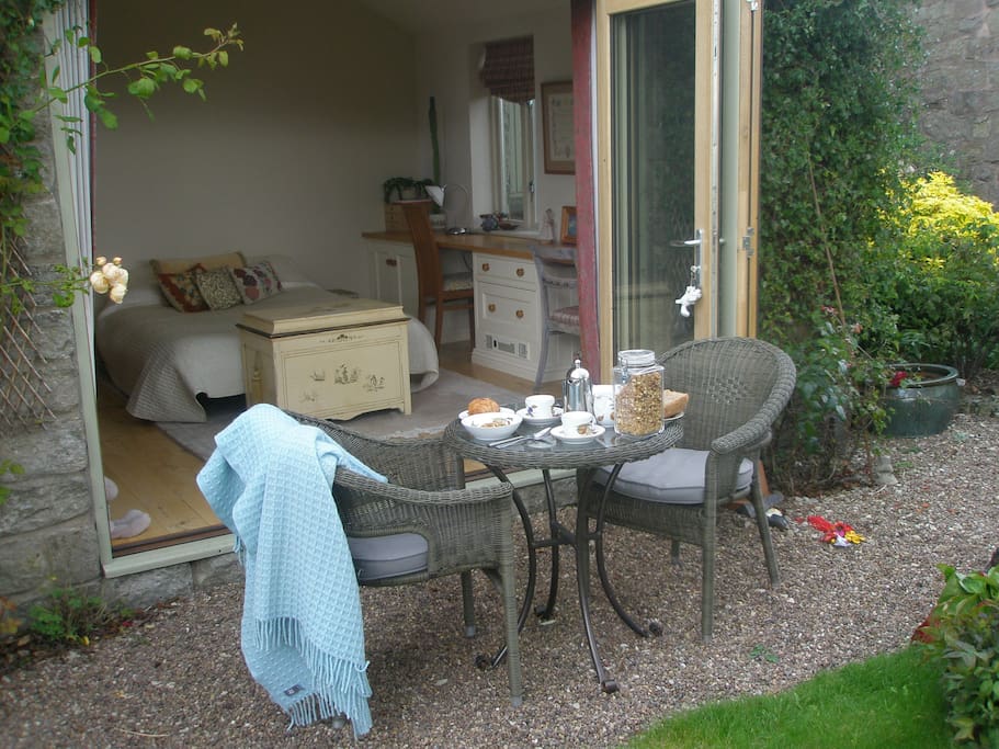 Enjoy breakfast in the sunshine